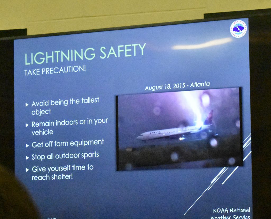 Thunderstorms and a Rare Approach - A Jumpseat Flight to Remember! -  Pilotstories